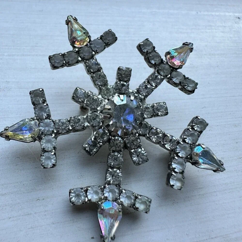 VTG Brooch Pin 1.75‎ Inch Starburst Snowflake Aurora Borealis Rhinestone Silver
